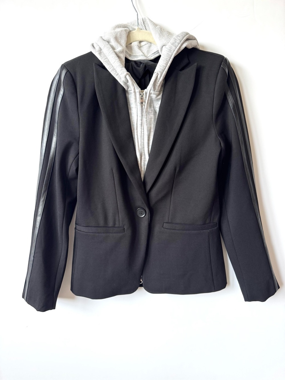 Evereve Jones St Blazer with removable hoodie - Picture 3 of 12